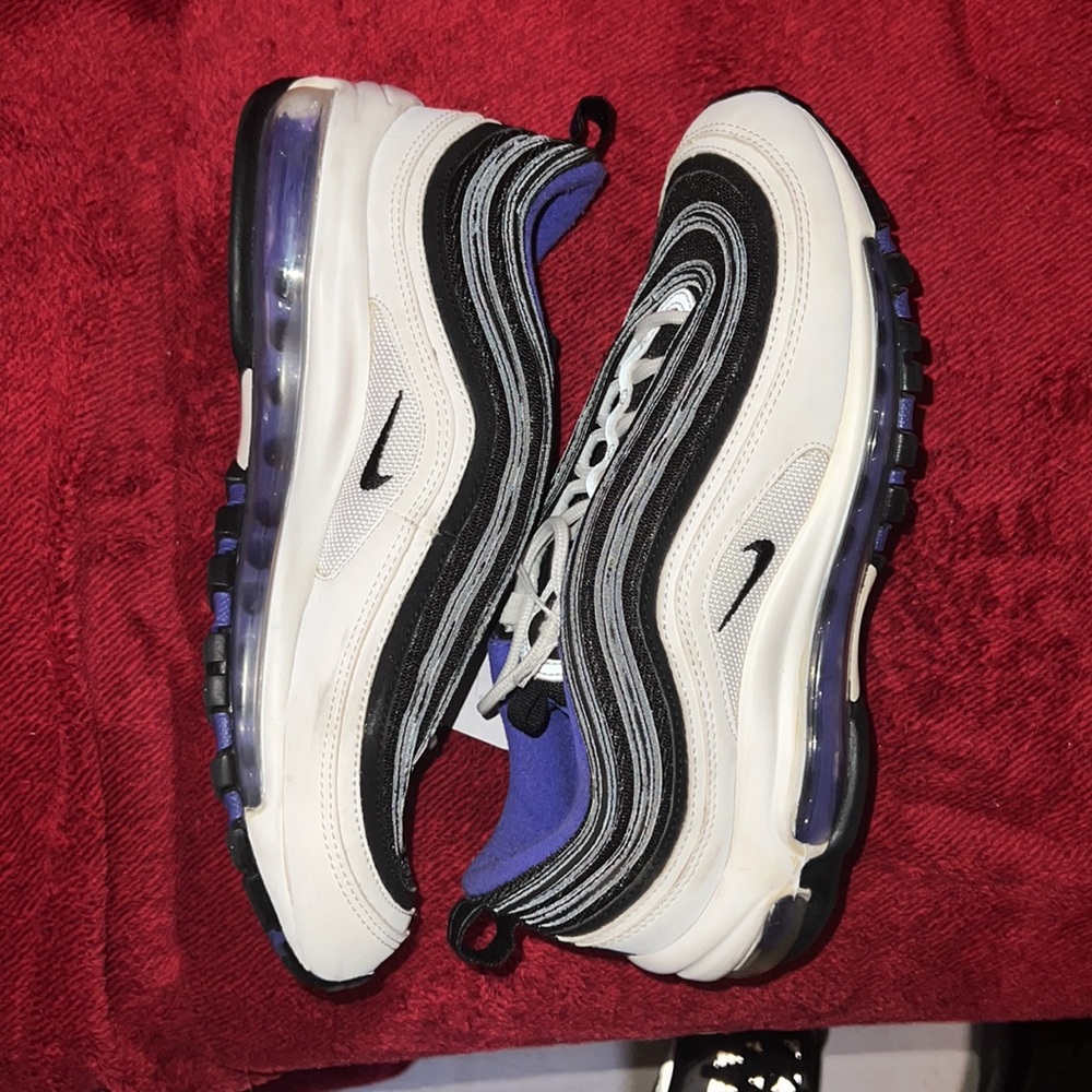 Air maxes - Picture 2 of 5